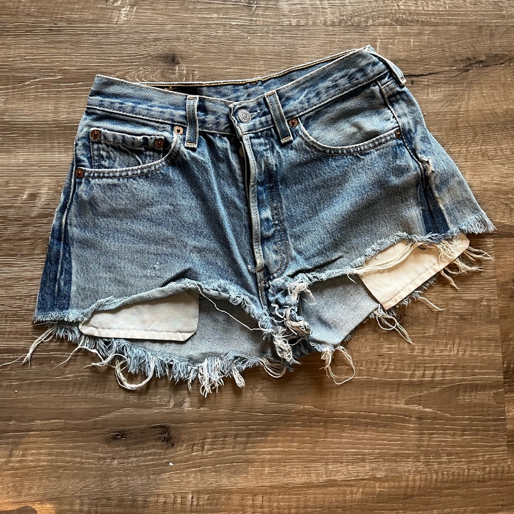 Vintage Levi’s jean denim shorts cut offs size  28
